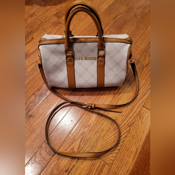 Steve Madden Barrel Purse - Picture 4 of 4